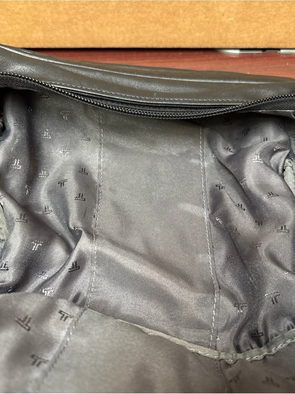 Tumi Black Zip Men's Toiletry Dopp Leather Bag Travel Missing Front Emblem